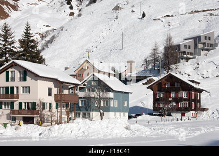 Häuser in das malerische Skigebiet Andermatt, Schweiz Stockfoto