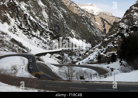 Galerie Tanzenbein, an der Gotthardstrasse zwischen Andermatt und Göschenen, in der Schweiz Stockfoto