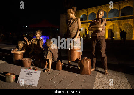 Santo Domingo, Dominikanische Republik. 29. August 2015. Künstler beteiligen sich an der 6. International lebenden Statuen Festival, am Platz von Spanien in Colonial von Santo Domingo, Dominikanische Republik, am 29. August 2015. © Fran Afonso/Xinhua/Alamy Live-Nachrichten Stockfoto