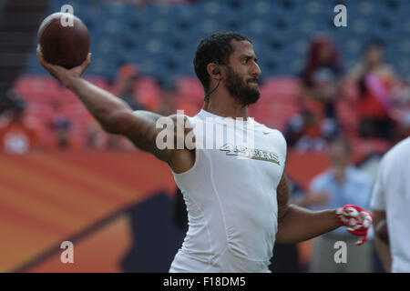 29. August 2015 wärmt San Francisco 49ers Quarterback Colin Kaepernick (7) vor der NFL Vorsaison Fußballspiel zwischen den Denver Broncos und San Francisco 49ers bei Sports Authority Field at Mile High in Denver CO, Scott D Stivason/Cal Sport Media Stockfoto