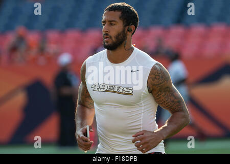 29. August 2015 wärmt San Francisco 49ers Quarterback Colin Kaepernick (7) vor der NFL Vorsaison Fußballspiel zwischen den Denver Broncos und San Francisco 49ers bei Sports Authority Field at Mile High in Denver CO, Scott D Stivason/Cal Sport Media Stockfoto