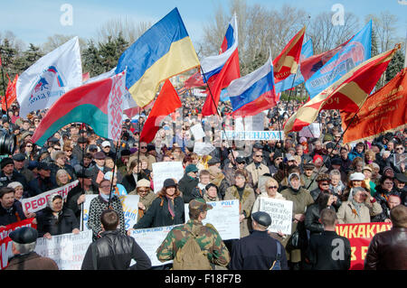 15. Oktober 2014 - Odessa, Ukraine - Odessa, Ukraine. 6. April 2014. Peoples Assembly Antimaidan - '' Kulikovo Field'' treffen zu protestieren. Diese Demonstration in Kulikovo Field, Odessa, Ukraine (Süd-Ukraine), für ein Referendum gegen die neue Regierung in Kiew gegen die National-Faschismus... Die wichtigsten Slogans: '' Wir möchten, dass ein Referendum'' '' Freiheit Anton Davydchenko'' '' Odessa ist eine russische Stadt '' '' Wir wollen Russisch zweite Amtssprache '' '' Wir sind gegen den Faschismus '' '' Wir sind gegen den Nationalismus "(Credit-Bild: © Andrey Nekrassow/ZUMA Wire/ZUMAPRESS.com) Stockfoto