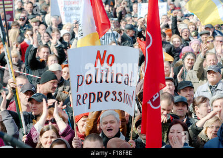 15. Oktober 2014 - Odessa, Ukraine - Odessa, Ukraine. 6. April 2014. Peoples Assembly Antimaidan - '' Kulikovo Field'' treffen zu protestieren. Diese Demonstration in Kulikovo Field, Odessa, Ukraine (Süd-Ukraine), für ein Referendum gegen die neue Regierung in Kiew gegen die National-Faschismus... Die wichtigsten Slogans: '' Wir möchten, dass ein Referendum'' '' Freiheit Anton Davydchenko'' '' Odessa ist eine russische Stadt '' '' Wir wollen Russisch zweite Amtssprache '' '' Wir sind gegen den Faschismus '' '' Wir sind gegen den Nationalismus "(Credit-Bild: © Andrey Nekrassow/ZUMA Wire/ZUMAPRESS.com) Stockfoto