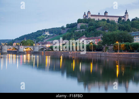 Festung Marienberg Fortress mit Mainufer, Würzburg, Bayern, Deutschland Stockfoto