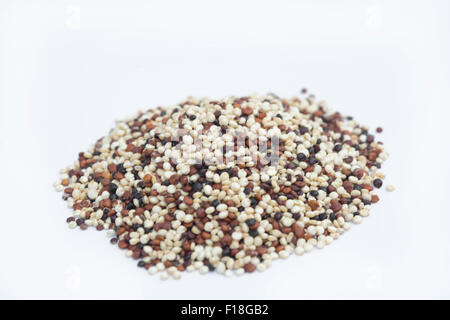 Quinoa mischen isolierten auf weißen Hintergrund Stockfoto