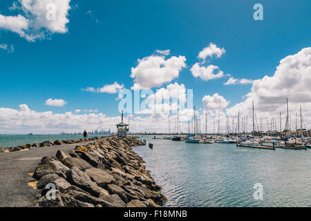 Mittlerer Brighton Pier und Wellenbrecher, Melbourne, Victoria, Australien Stockfoto