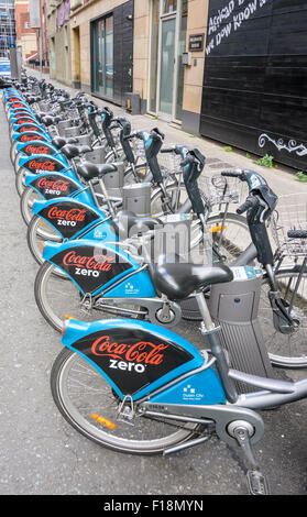 Selektiven Fokus auf Coca-Cola Zero Dublinbikes - ein Fahrradverleihsystem in Dublin, Irland Stockfoto