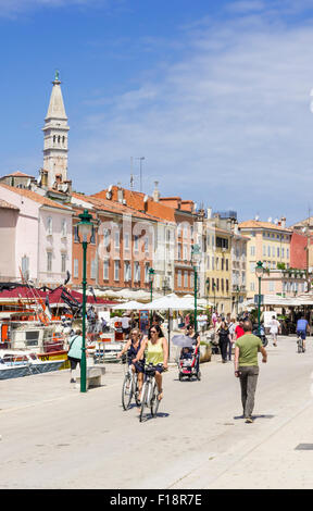 Der belebten Uferpromenade der Stadt Rovinj, Rovinj, Istrien, Kroatien Stockfoto