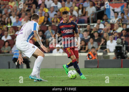 Camp Nou, Barceona. 29. August 2015. Spanien. FC Barcelona gegen Malaga vgl. Spanien. Der Primera División. FC Barcelona und Malaga vgl. Neymar herausgefordert durch Tissone © Action Plus Sport/Alamy Live News Stockfoto