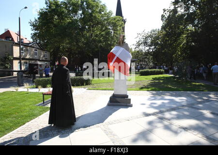 Danzig, Polen 30. August 2015 Enthüllung von Danuta Sledzikowna "Inka" Denkmal-Zeremonie, die legendären Krankenschwester der AK. InkaÕs Körper wurde gefunden in Massengrab am Soldatenfriedhof in Danzig und am Anfang des Jahres 2015 identifiziert. Bildnachweis: Michal Fludra/Alamy Live-Nachrichten Stockfoto