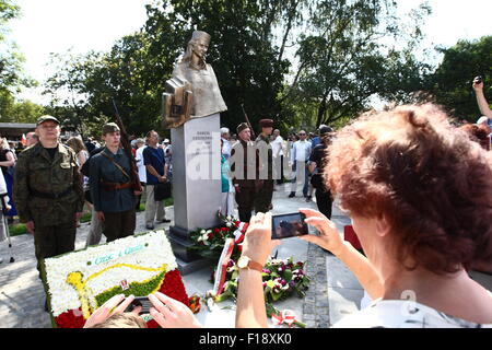 Danzig, Polen 30. August 2015 Enthüllung von Danuta Sledzikowna "Inka" Denkmal-Zeremonie, die legendären Krankenschwester der AK. InkaÕs Körper wurde gefunden in Massengrab am Soldatenfriedhof in Danzig und am Anfang des Jahres 2015 identifiziert. Bildnachweis: Michal Fludra/Alamy Live-Nachrichten Stockfoto