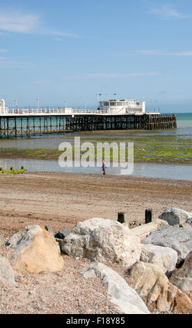 Pier und Strand Worthing West Sussex England UK Stockfoto