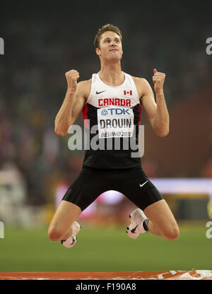 (150830)--Peking, 30. August 2015 (Xinhua)--Kanadas Derek Drouin feiert, während die Männer Hochsprung Finale bei den 2015 IAAF World Champships in das "Vogelnest" Nationalstadion in Peking, Hauptstadt von China, 30. August 2015. (Xinhua/Fei Maohua) Stockfoto