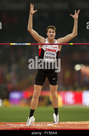 (150830)--Peking, 30. August 2015 (Xinhua)--Kanadas Derek Drouin feiert, während die Männer Hochsprung Finale bei den 2015 IAAF World Champships in das "Vogelnest" Nationalstadion in Peking, Hauptstadt von China, 30. August 2015. (Xinhua/Fei Maohua) Stockfoto