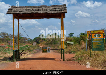 Zeichen und Tor zum Murchison Falls National Park, Uganda, Afrika Stockfoto