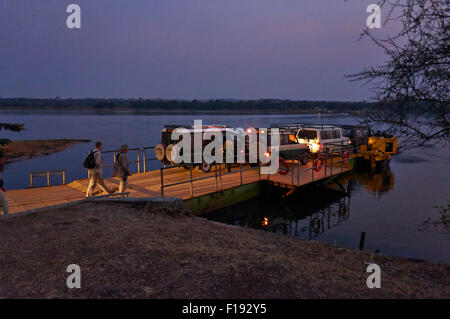 Auto Fähre Kreuzung Fluß Nil, Murchison Falls National Park, Uganda, Afrika Stockfoto