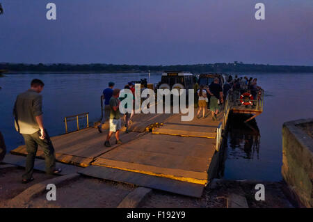 Autofähre über Nils, Murchison Falls National Park, Uganda, Afrika Stockfoto