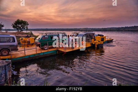 Autofähre über Nils, Murchison Falls National Park, Uganda, Afrika Stockfoto