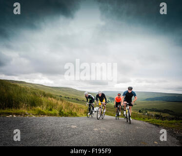 Sir Chris Hoy Teilnahme an ein Fahrrad in den Yorkshire Dales mit anderen Gast-Fahrer sportliche. Stockfoto