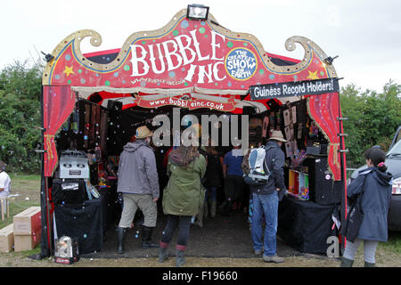 Kingham, Oxfordshire, Vereinigtes Königreich, Sonntag, 30. August 2015. Die Stände und Bars auf dem großen Feastival Essen und Musik Festival organisiert von Koch Jamie Oliver und Unschärfe Bassist Alex James auf James' Farm in Oxfordshire. Bild: Ric Mellis 30.08.2015 Kingham, Oxfordshire, Vereinigtes Königreich Catchline: Feastival Sonntag Credit: Ric Mellis/Alamy Live News Stockfoto