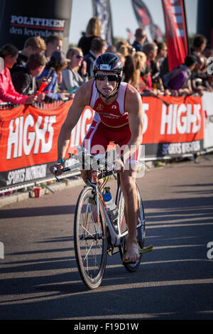 Gerade wurde ein Triathlet auf der 180 km-Zyklus-Bühne in KMD Ironman Kopenhagen, Dänemark Stockfoto