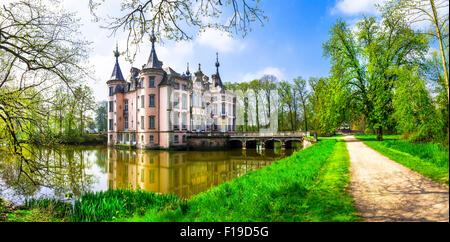 schöne romantische Burgen von Belgien - Poeke Stockfoto