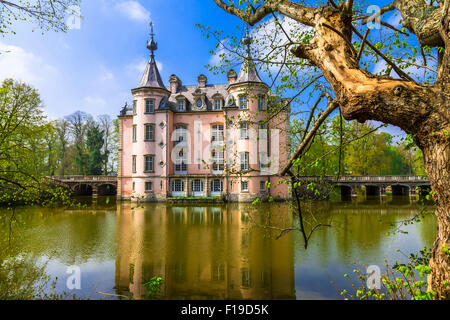 schöne romantische Burgen von Belgien - Poeke Stockfoto
