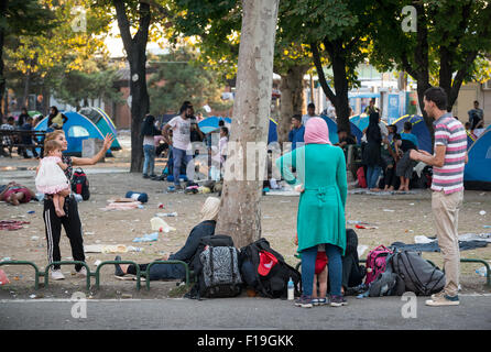 Belgrad, Serbien. 29. August 2015. Migranten provisorischen Lager in Belgrad Bristol Park. Serbien ist eines der wichtigsten Rastplätze für syrische, irakischen und afghanischen Flüchtlinge, die versuchen, Nordeuropa zu erreichen. Stockfoto