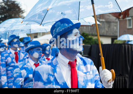 Kultur-Parade in das Dorf Heeze in den Niederlanden aus Leben und Werk von Rene Margritte Stockfoto