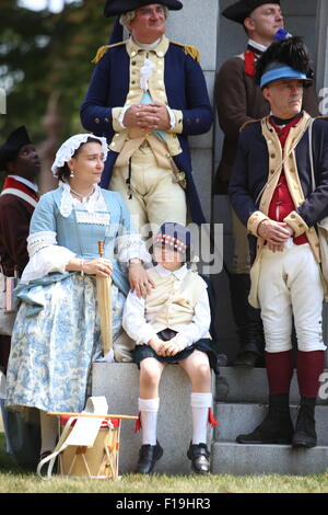 New York City, USA. 30. August 2015. Re-enactment, die Darstellung von George Washington und Familie Gedenkkapelle stehen. 239. Jahrestag der Schlacht von Brooklyn wurde auf dem Green-Wood Cemetery in Brooklyn nachgestellt. Bildnachweis: Andy Katz/Pacific Press/Alamy Live-Nachrichten Stockfoto