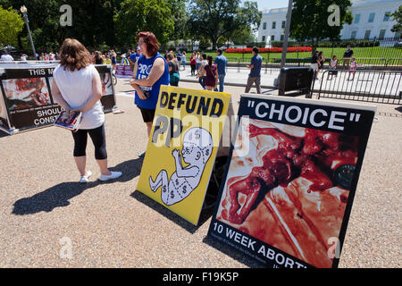 Pro-Life-Nachricht Plakate angezeigt vor The White House - Washington, DC USA Stockfoto