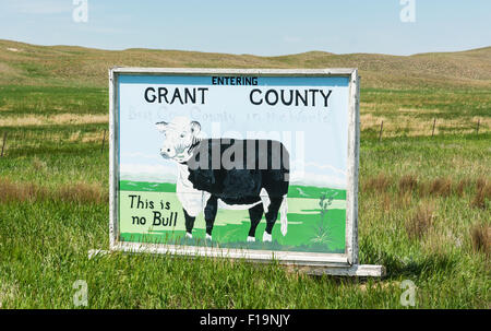 Nebraska, Sandhills Reise Hwy 2 Scenic Byway, humorvollen Entering Grant County Zeichen Stockfoto