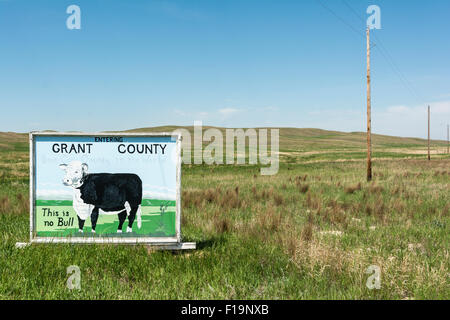 Nebraska, Sandhills Reise Hwy 2 Scenic Byway, humorvollen Entering Grant County Zeichen Stockfoto