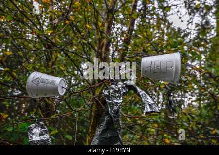 Überleben-Konzept - Teile eine Überlebenschance "Lametta Baum" verwendet, um persönliche Präsenz vor Ort in einer Situation überleben zu signalisieren. Stockfoto