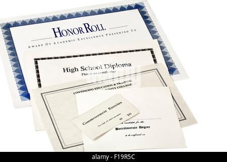 Ausbildung Zertifizierungsdokumente einschließlich High School Diploma, Beginn Ticket, Weiterbildung Zertifikat und Ehre Stockfoto