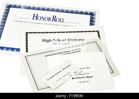 Ausbildung Zertifizierungsdokumente einschließlich High School Diploma, Beginn Ticket, Weiterbildung Zertifikat und Ehre Stockfoto