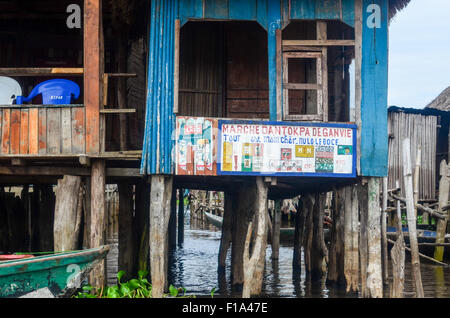 Dantokpa Markt in Ganvié, "Venedig Afrikas", Dorf der Stelzenläufer befindet sich auf einem See in der Nähe von Cotonou in Benin Stockfoto