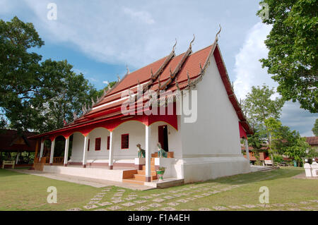 Provinz Loei, Thailand. 15. Oktober 2014. Alte buddhistische Tempel Wat Phon Chai, Amphoe Dan Sai, Provinz Loei, Thailand © Andrey Nekrassow/ZUMA Wire/ZUMAPRESS.com/Alamy Live-Nachrichten Stockfoto