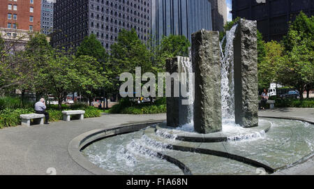 Mellon grün ist ein städtischer Park in der Innenstadt von Pittsburgh, Pennsylvania, USA, in der Nähe von Grant Street, Ross Street, Oliver und sechsten Aves. Stockfoto