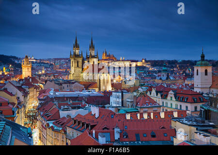 Prag. Bild von Prag, Hauptstadt Stadt der Tschechischen Republik, während der blauen Dämmerstunde.