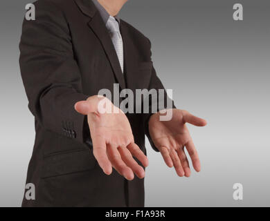 Geschäftsmann mit einer offenen Hand als zeigen etwas Konzept Stockfoto