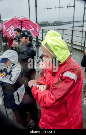 Southend, UK. 31. August 2015. Sir Robin Knox-Johnson in Southend Pierhead prüft Countdown um Clipper Round the World Race Start die erste Etappe ihrer 40.000 Meile, 11 Monat Rennen starten. Bildnachweis: Terence Mendoza/Alamy Live-Nachrichten Stockfoto