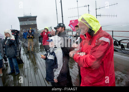 Southend, UK. 31. August 2015. Sir Robin Knox-Johnson in Southend Pierhead prüft Countdown um Clipper Round the World Race Start die erste Etappe ihrer 40.000 Meile, 11 Monat Rennen starten. Bildnachweis: Terence Mendoza/Alamy Live-Nachrichten Stockfoto