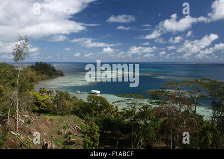 Bauernhäuser, die verbunden sind mit schwarzen Perlenzucht, Westseite von Mangareva, Gambier Inseln, Französisch-Polynesien Stockfoto
