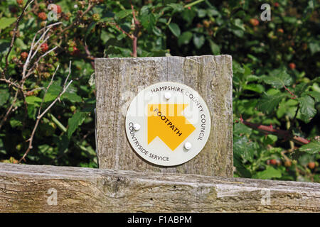 Hampshire County Council Landschaft Service Fußweg Zeichen Stockfoto