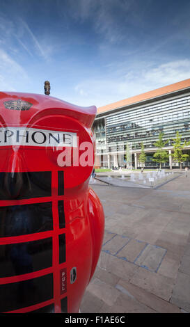 Die Eule-Skulptur 'You Can Call Me' am Central Square, Teil des Big Hoot Birmingham 2015, England Stockfoto