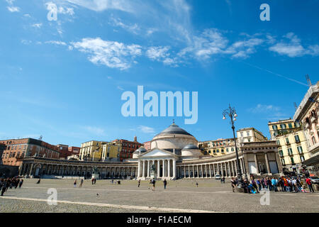 Piazza del Plebiscito und San Francesco di Paola in Neapel, Italien Stockfoto