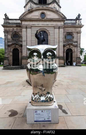 Die Eule der "Wise Owl" vor der St. Philip's Cathedral, Teil des Big Hoot Birmingham 2015, England Stockfoto