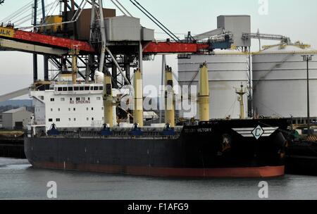 AJAXNETPHOTO. 22. JULI 2015. DUNKERQUE, FRANKREICH. -BULKER IN PORT-WÜSTE SIEG BEI DER COALING DOCK. FOTO: JONATHAN EASTLAND/AJAX REF: D152307 5815 Stockfoto