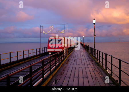 Southend Pier und Eisenbahn. Essex. England. UK Stockfoto